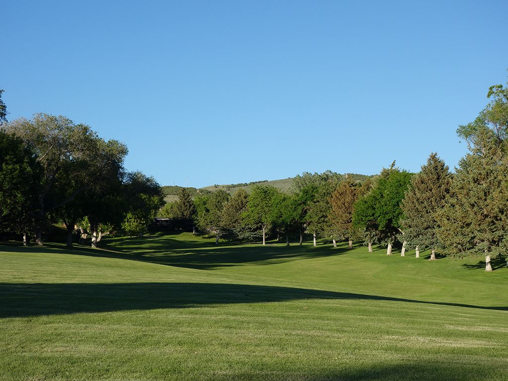 15th Hole at Highland Golf Course (375 Yard Par 4)